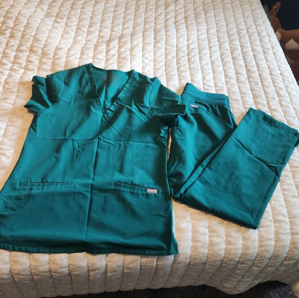 Figs scrubs